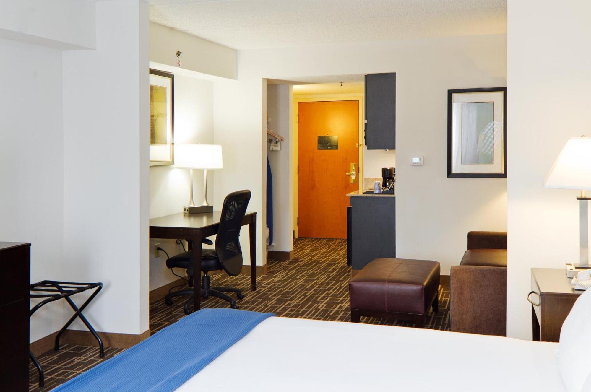 Holiday Inn Express & Suites Greenville-Downtown By Ihg Exterior foto
